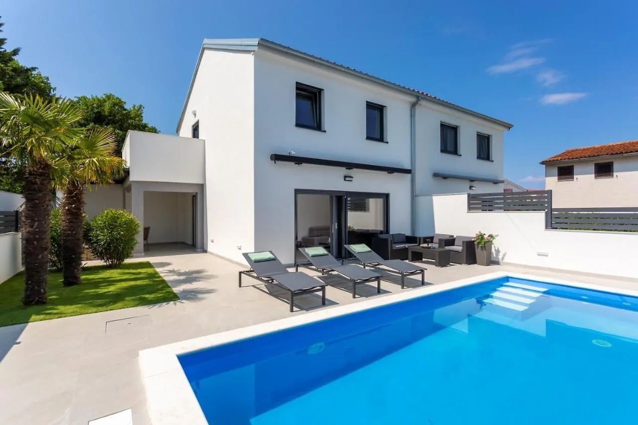 Villa T & K Njivice